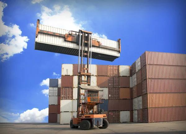 Choosing the Right Toronto Trucking Company for Your Business Needs