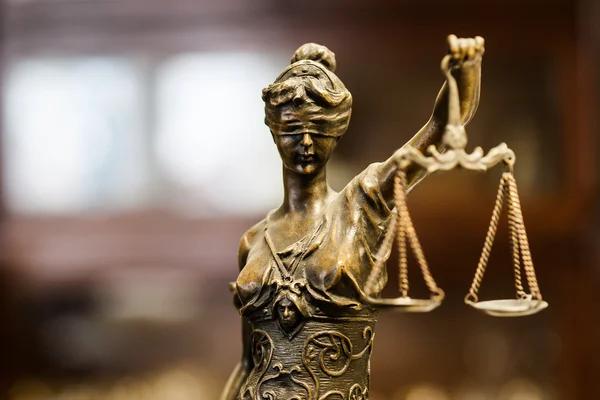 Lawyer Connection Service to Find the Right Attorney